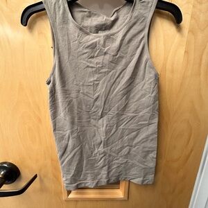 ☀️3/$10☀️ Merona seamless Light Grayish tan Tank Top small